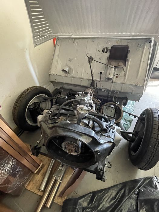Citroen 2cv em fase de restauro