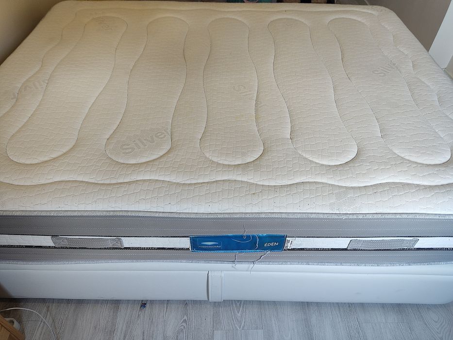 Sommier com arrumação e colchão