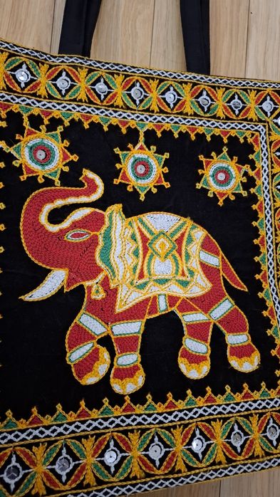 Torba torebka z wyszywanym słoniem z Indii