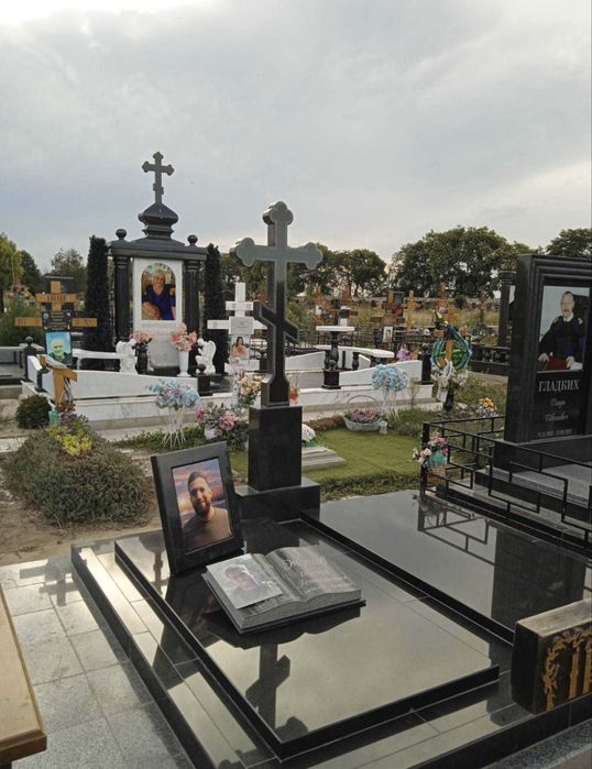 Памʼятники з граніту частник