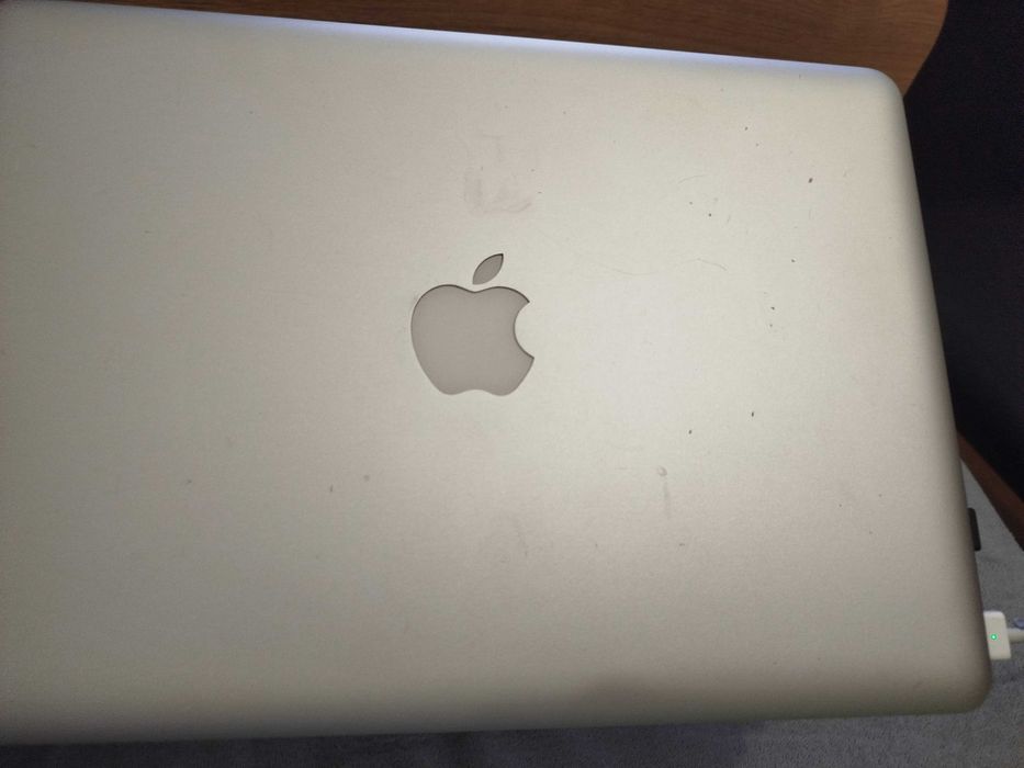 MacBook (A1278) – sprawny, Ubuntu 24.04.3 – SSD 128 GB, RAM 4,6GB