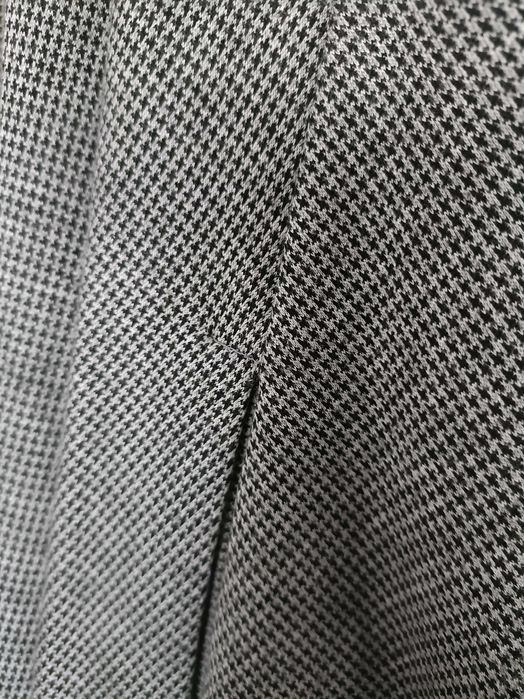 Sukienka w drobną pepitkę