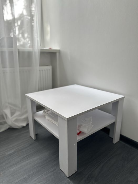 Стол журнальный белый. Стол в студию/офис.
