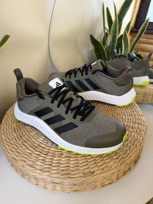 Тренувальні кросівки Adidas EVERYSET (JP8112)