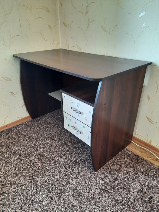 Стіл письмовий з шухлядками