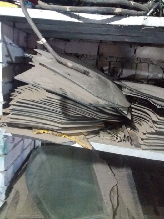 Продаю стекла на автомобиль Дэо ланос