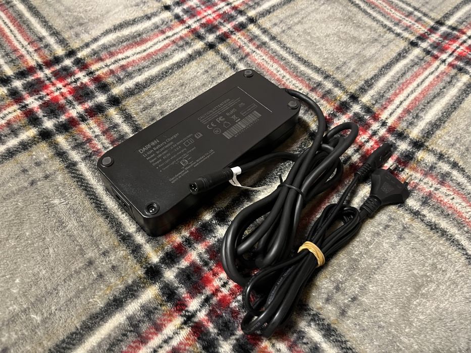 Зарядний пристрій Darfon