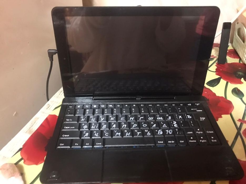 Нетбук-планшет чорний