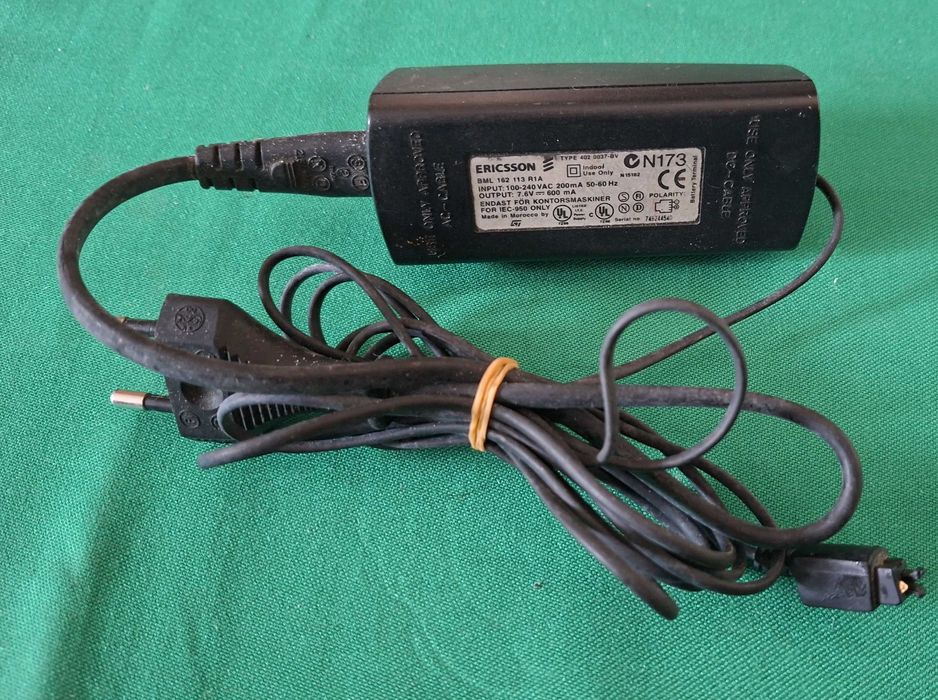 Carregador antigo para telemovel, Sony Ericsson BML 162.113.R1A
