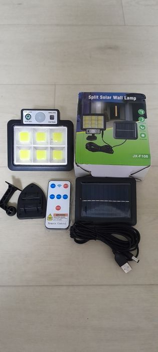 Split Solar Wall Lamp — сучасний вуличний світильник на сонячній батареї.