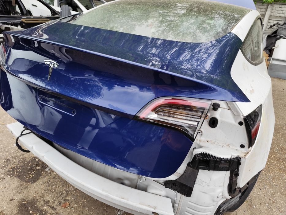 Кришка багажника (Ляда) М3 рест в колір/ Крышка багажника М3 рест