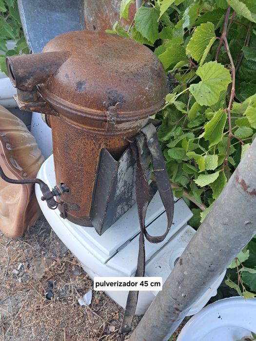 Pulverizador manual antigo
