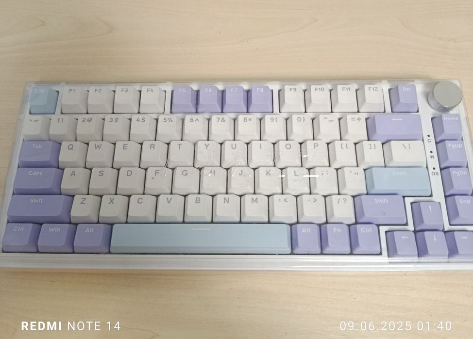 Продам клавіатуру АКА 820