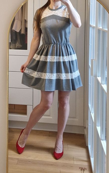 Manifiq&Co szara sukienka z koronką r.S