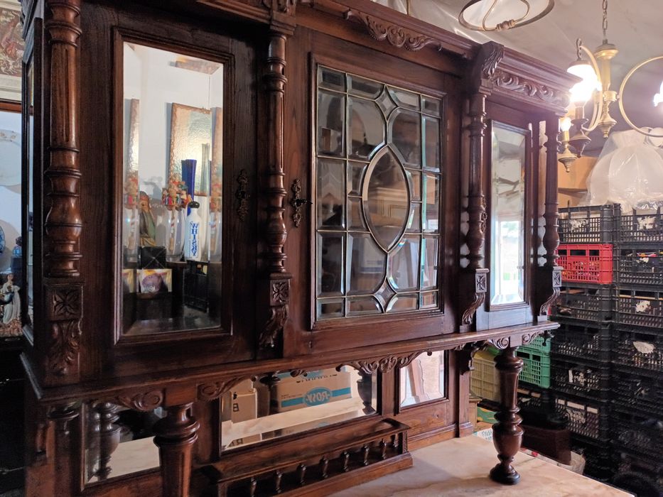 Fabuloso louceiro em madeira de excelente qualidade com tampo em mármo