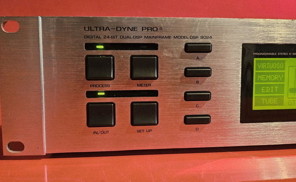 Procesor dźwięku Behringer Ultra-Dyne Pro  9024