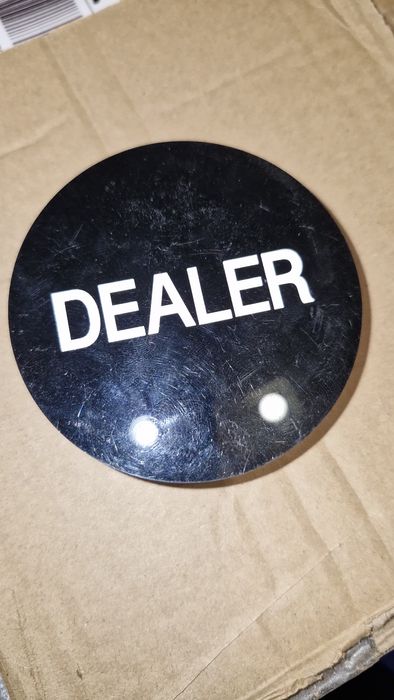 Фишка дилера для покера