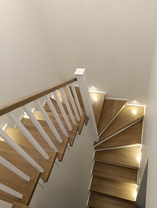 Сходи дерев'яні,сходи на замовлення,обшивка бетонних,металевих сходів.