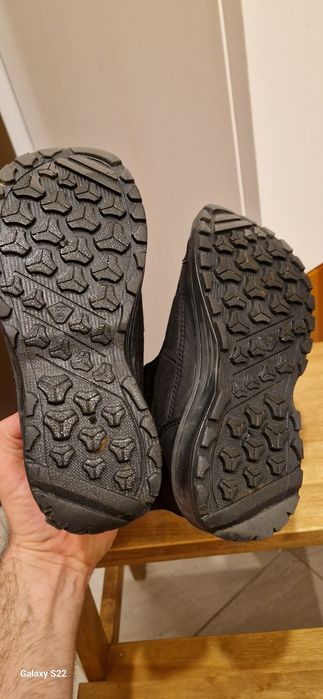 Używane Buty śniegowce czarne  Quechua.R32
Długość wkładki  20cm
