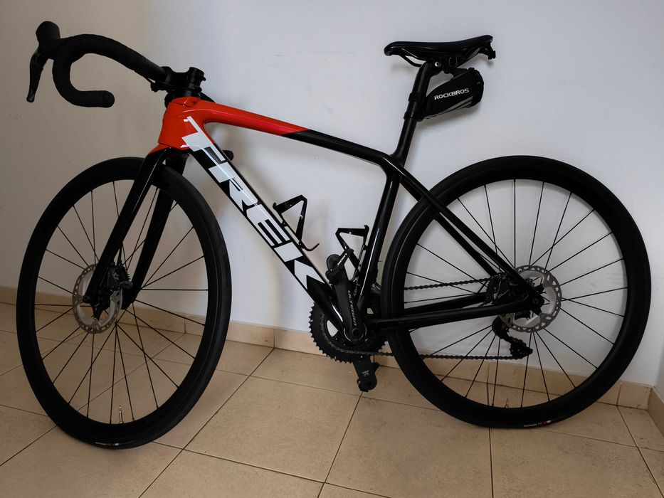 Bicicleta Trek Emonda SL 6 PRO Disc n° 50 como nova , com pedais look keo em carbono e kit de lanternas da bontrager