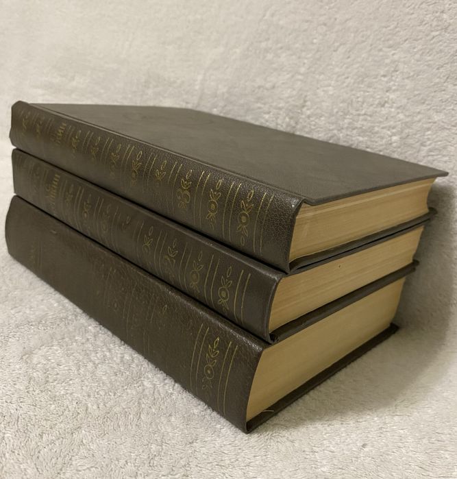 Книги Пушкин в 3 томах.