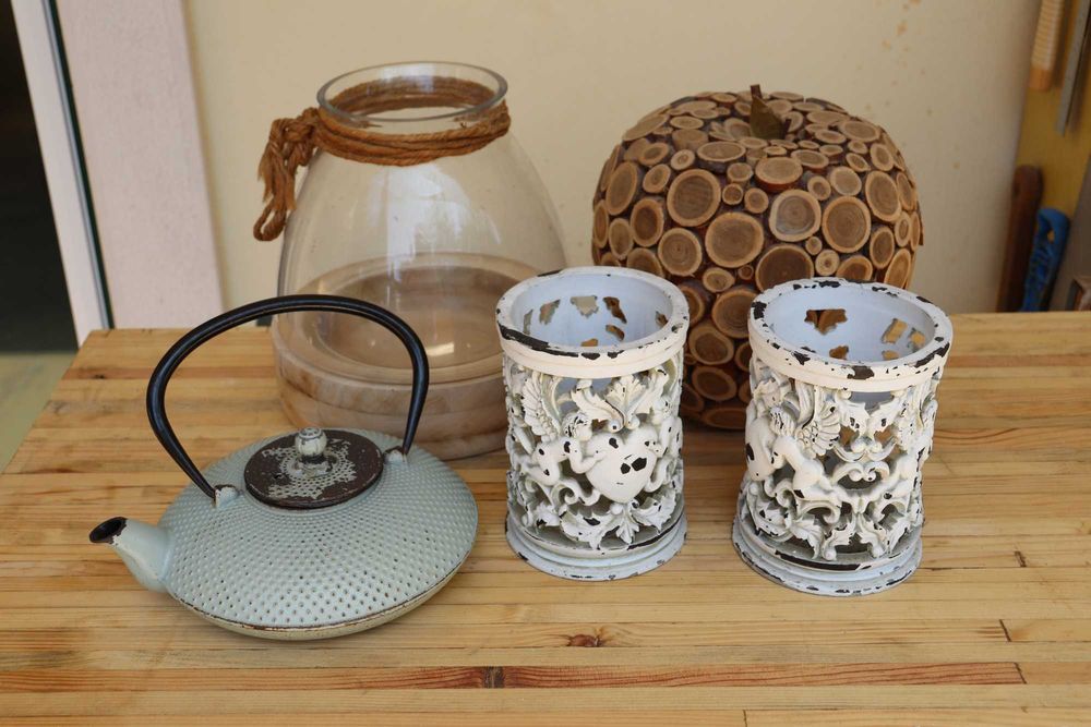 Artigos de Decoração e Chaleira em Ferro Fundido