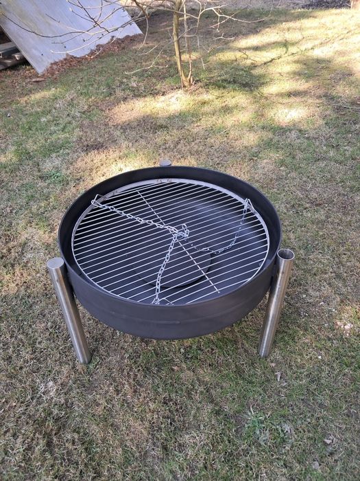 Grill nierdzewny z pokrywą