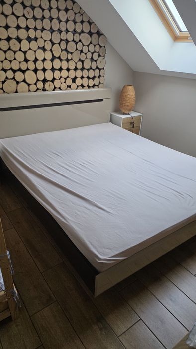 Łóżko 140x200 z stelażem