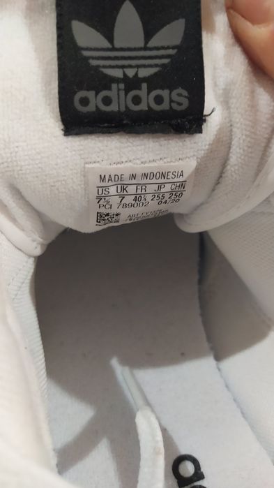 Кросівки Adidas   .