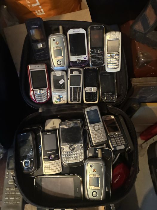 Varios telemoveis antigos