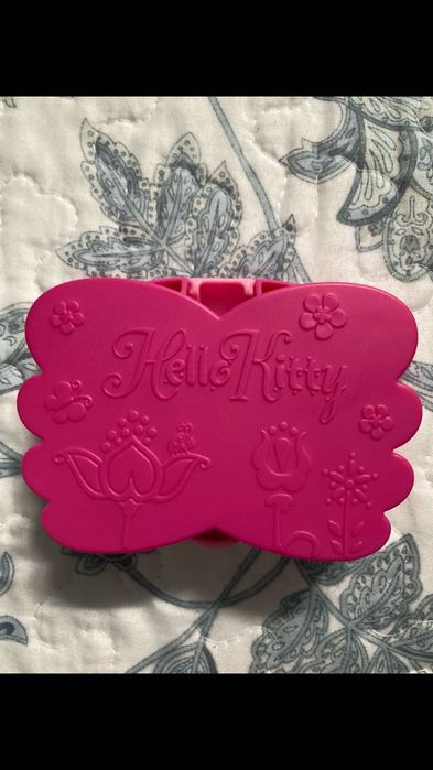 Hello Kitty Przypinka DIY