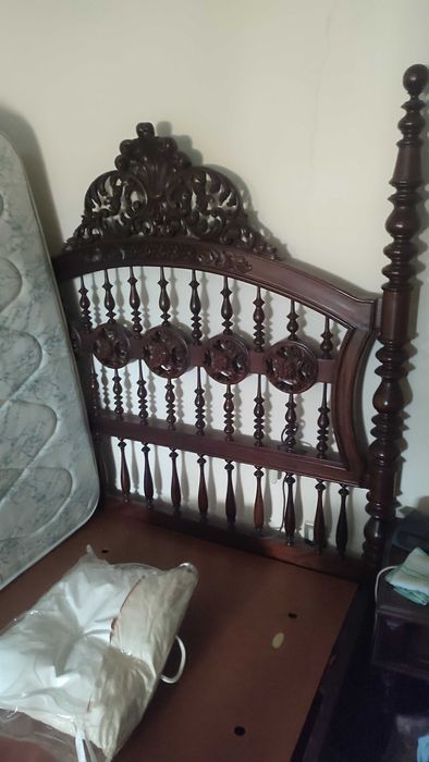 Quarto antigo. Madeira maciça