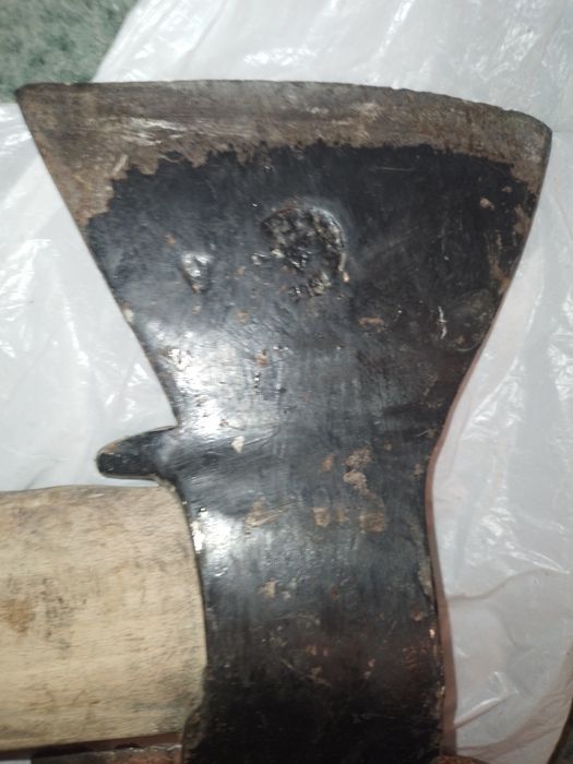 Топор,  колун , пилка,  ключ трубный ссср,  ключ газовый,  ножовка