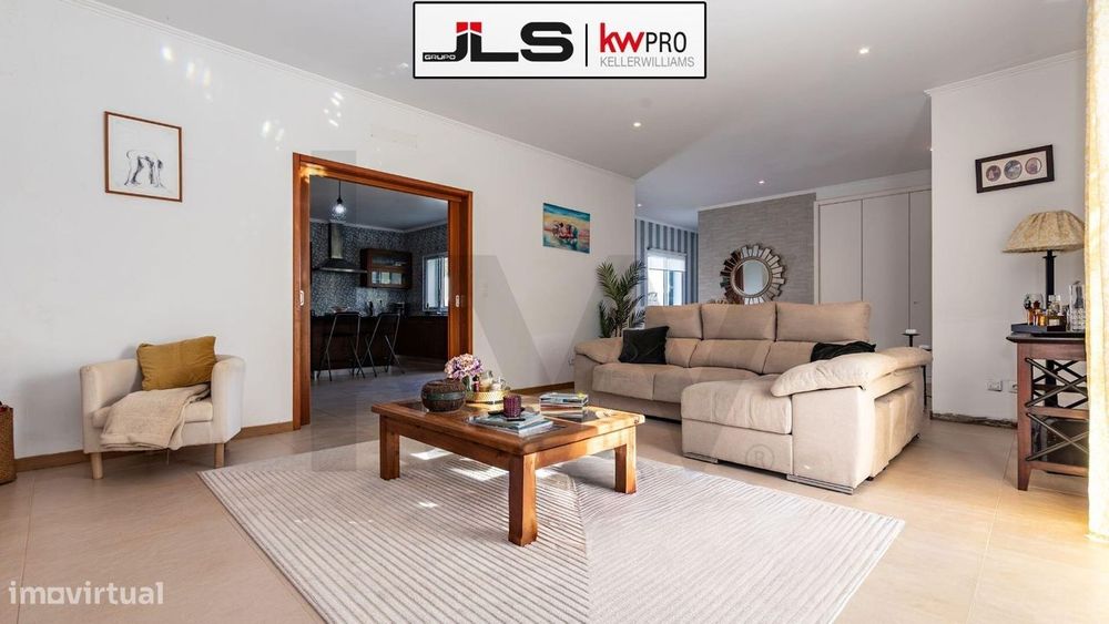 Moradia V4 Isolada com 3 Suites – São Vicente Ferreira, Ponta Delgada,