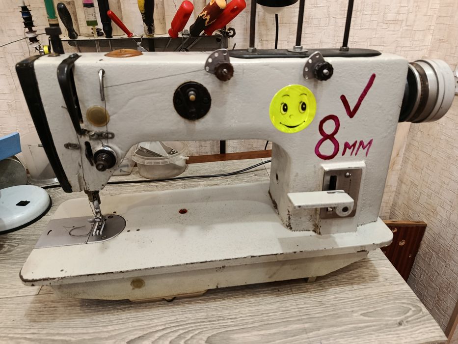 Стіл швейної машини.