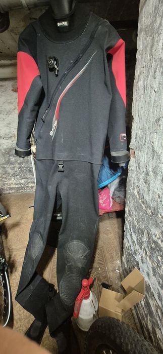 Suchy skafander Bare Trilam Tech Dry