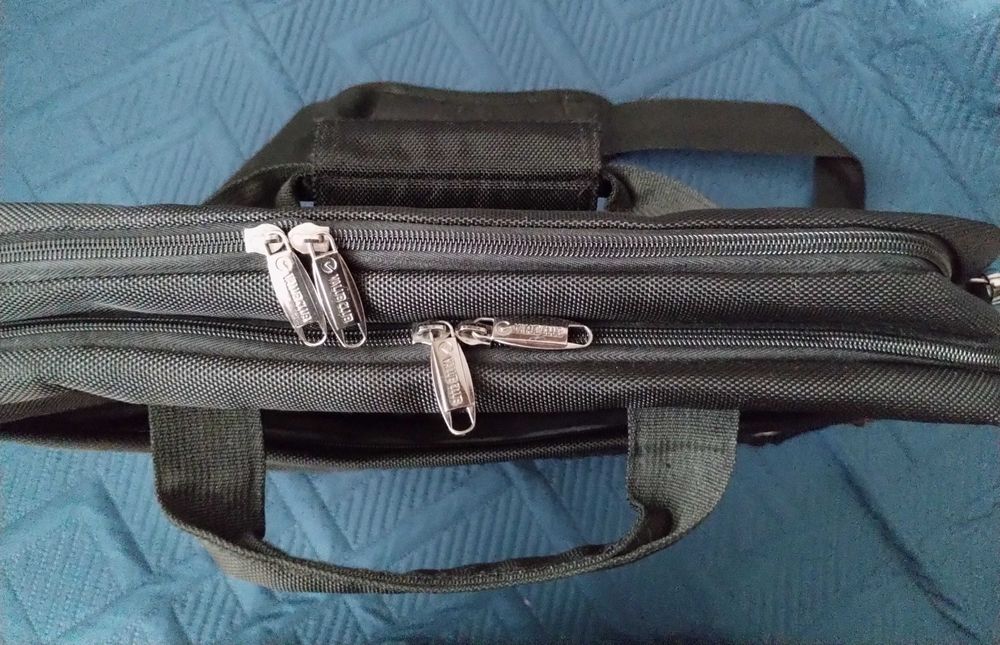 Czarna torba na laptopa 44x33x9