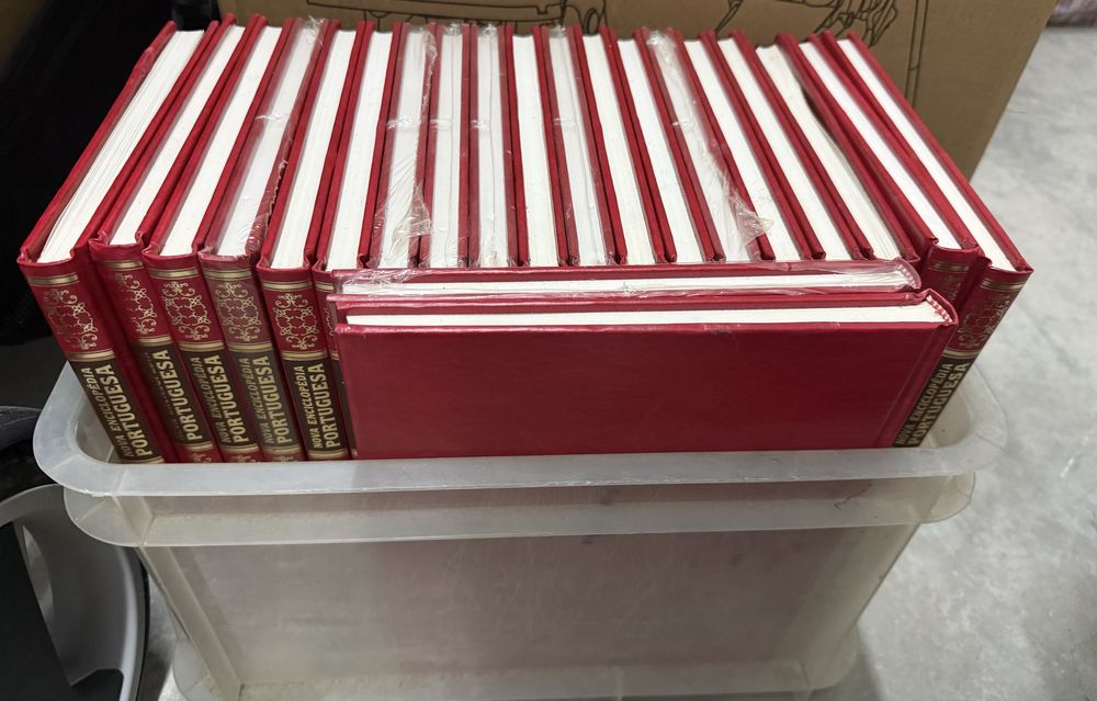 Conjunto de volumes “Nova Enciclopédia Portuguesa”