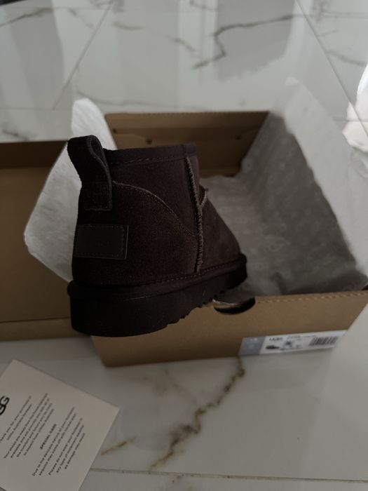 Ugg шоколадного кольору. Ugg
