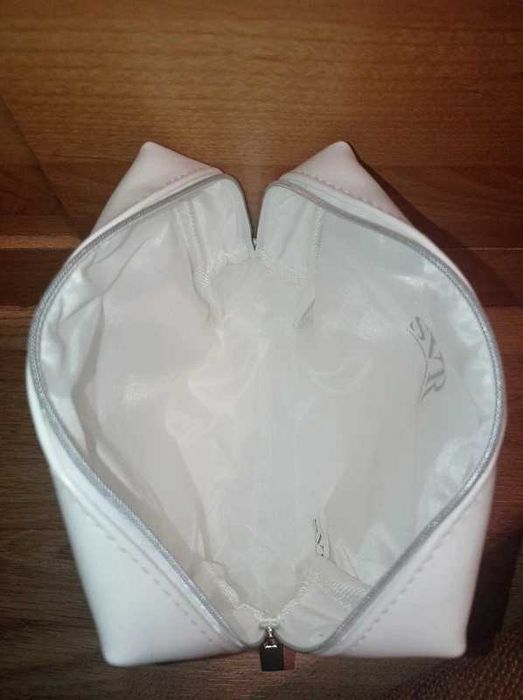 Kosmetyczka i lusterko