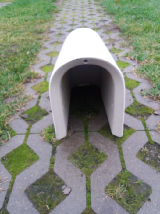 Półpostument do umywalki.