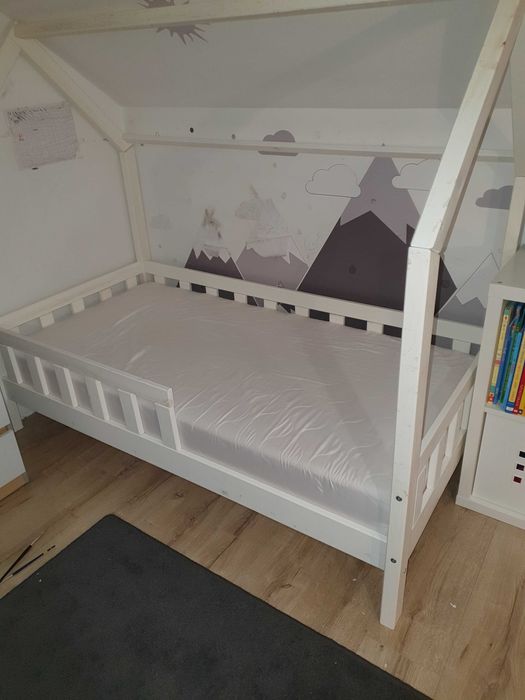 Sprzedam łóżeczko domek + materac 80x160