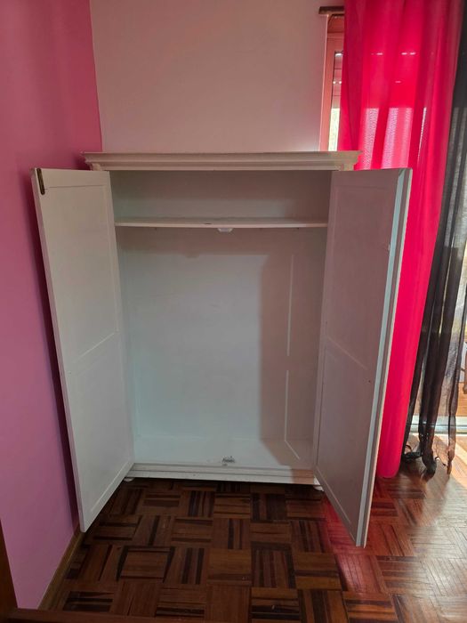 Vende-se Armário Branco