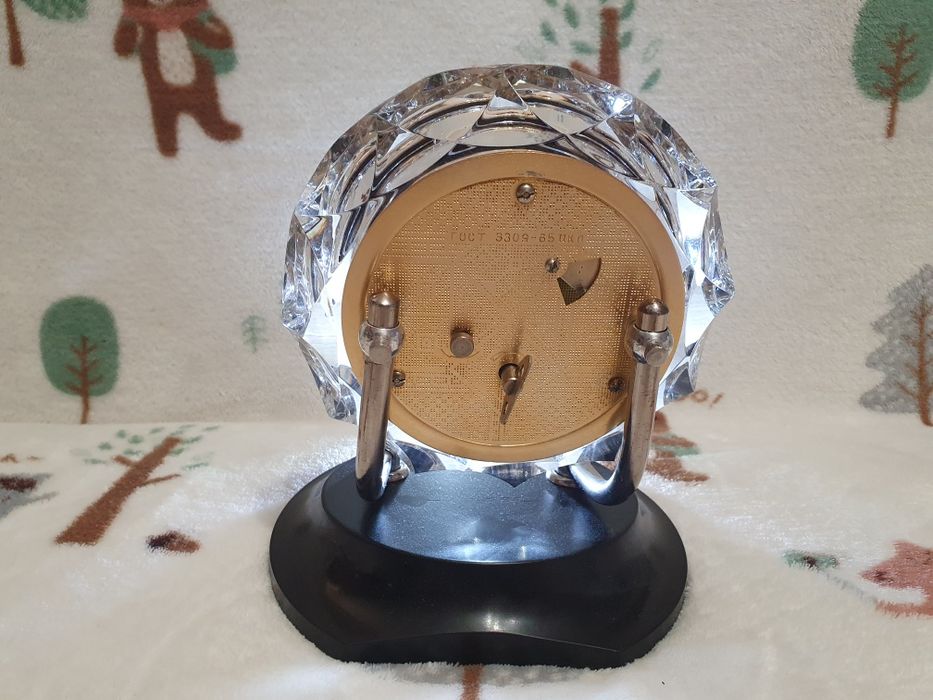 Часы настольные механические Маяк Кристалл.