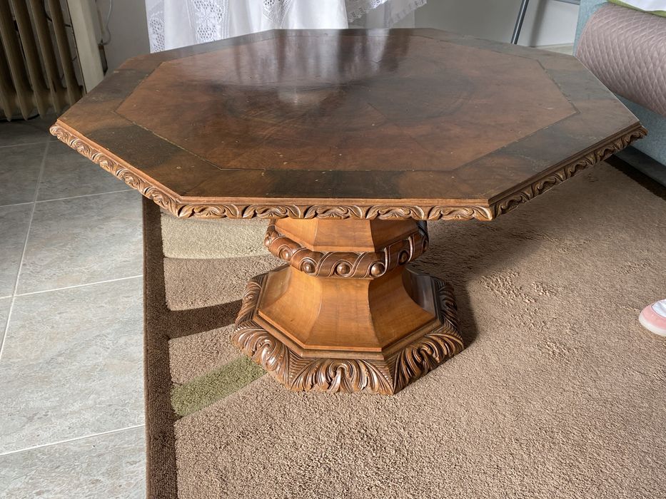 Mesa de centro trabalhada em nogueira