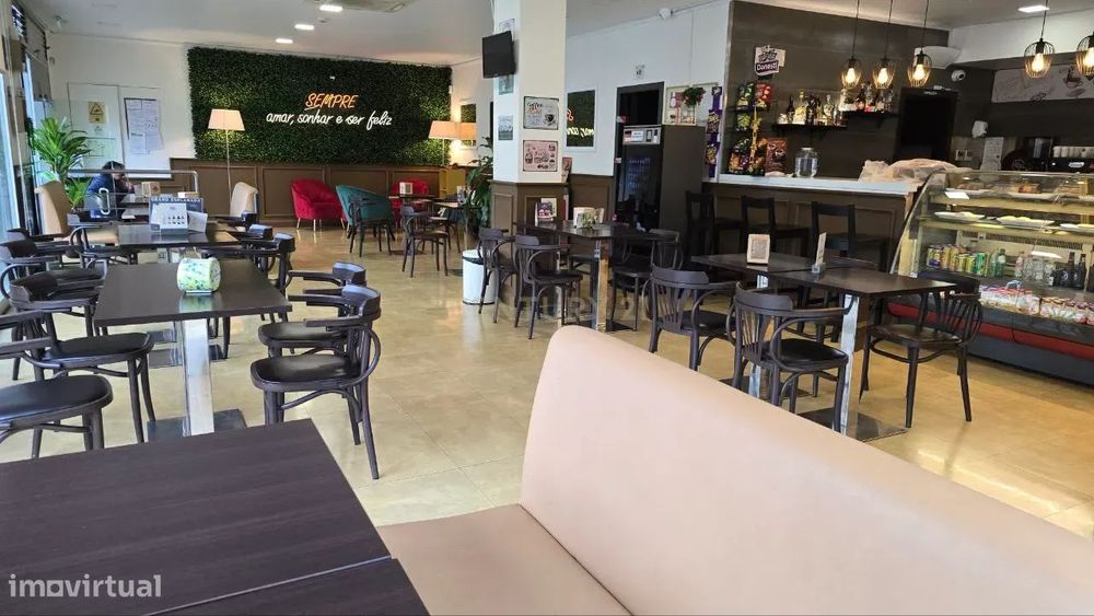 Trespasse de Cafeteria/Pastelaria Totalmente Equipada – Leiria