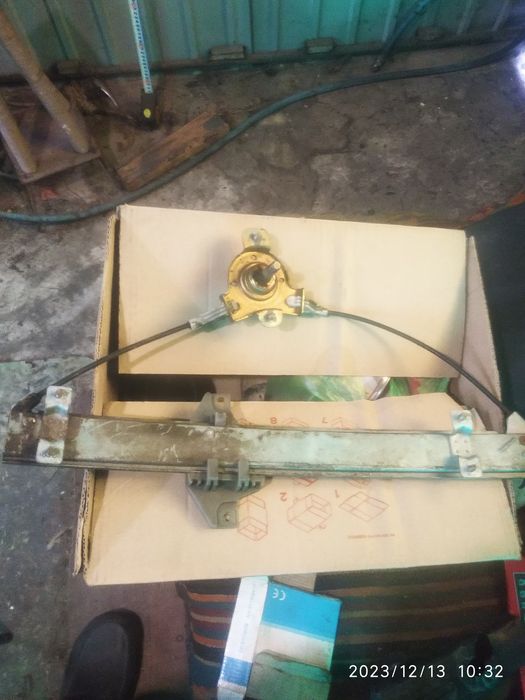 Ланос стеклоподъёмник механический задній правий