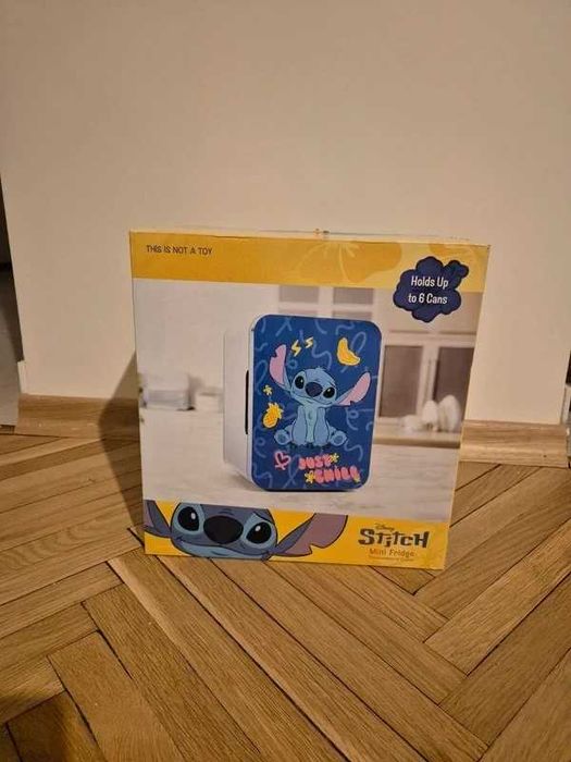 Mini lodówka Disney Stitch – na 6 puszek, nowa w pudełku
