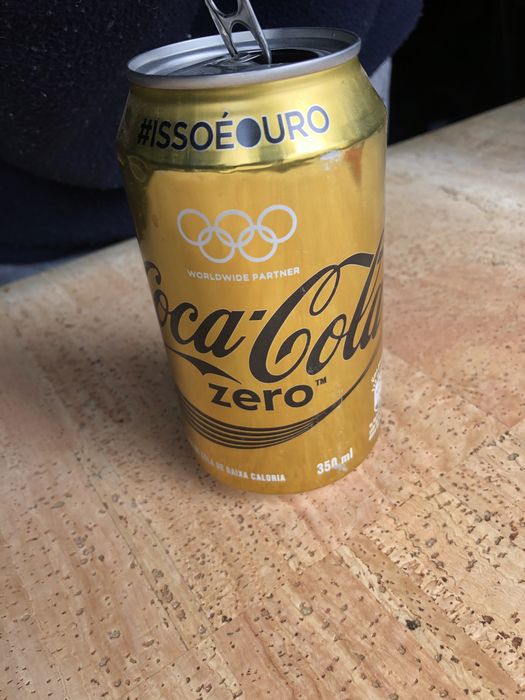 Coleção copos e latas eventos desportivos