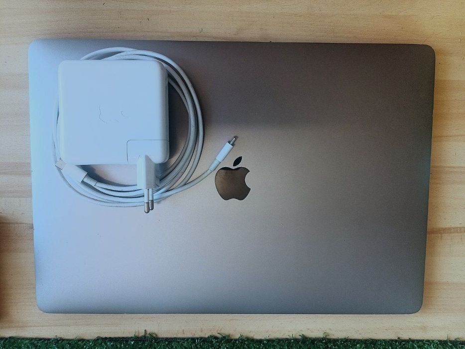 MacBook Pro 15" i7 16/512 Spacer gray